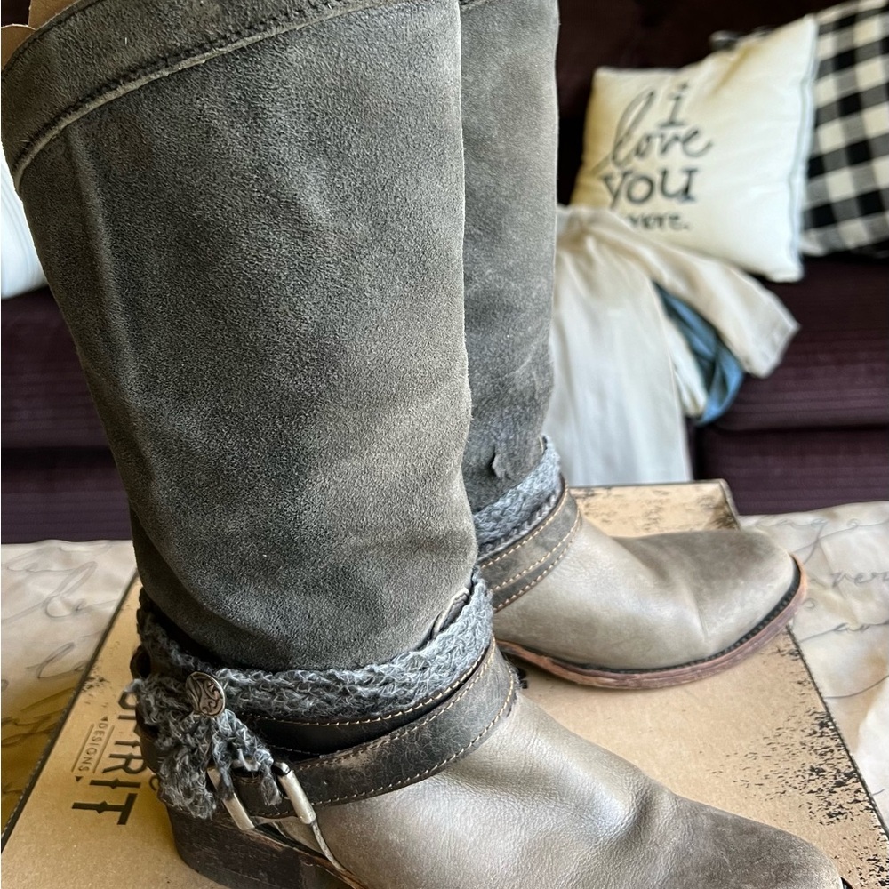 Vintage Black Leather & Strapped Corral Boots sz 8